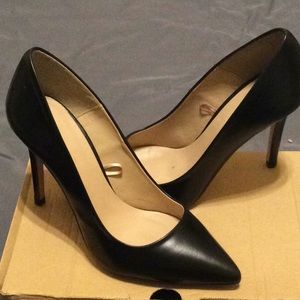 Zara Classic black pointy toe pump